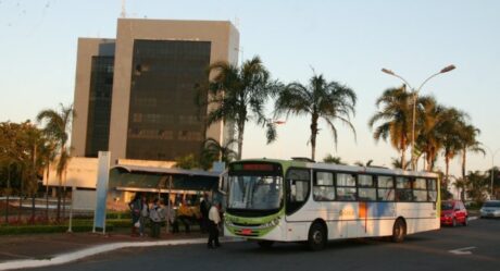 Paulo Garcia discute financiamento do transporte público