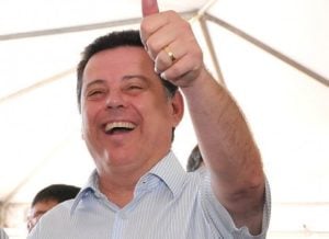 Marconi sorrindo