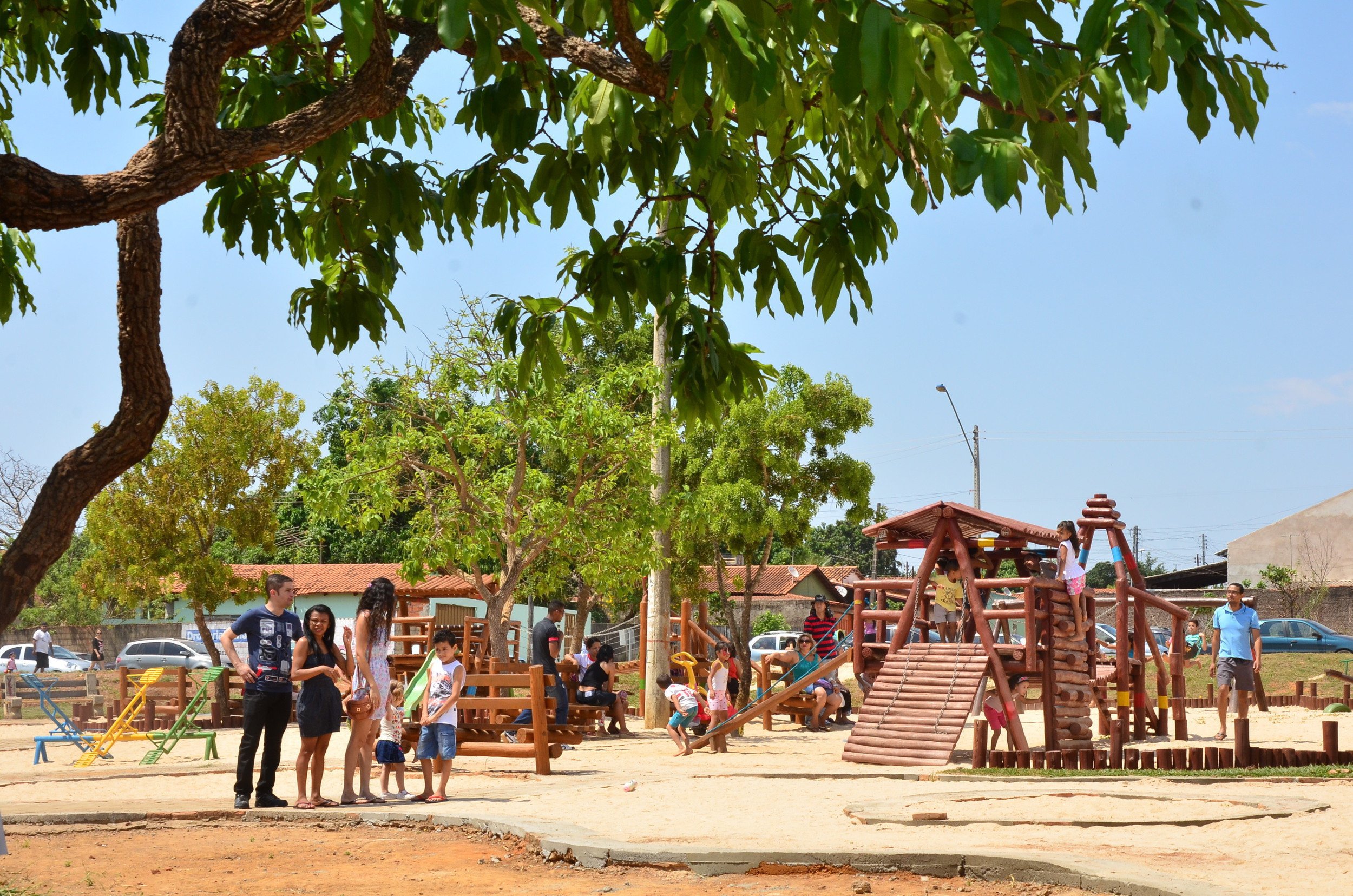 Parque da Criança em Aparecida é inaugurado com grande festa - FOTO - Valdir Antunes