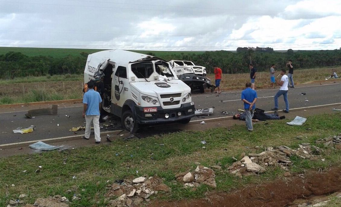 Carro forte explodido em Goiatuba 01 12 14