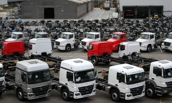 Mercedes demite 500 em fábrica de caminhões no ABC, em São Paulo - Foto: O Globo