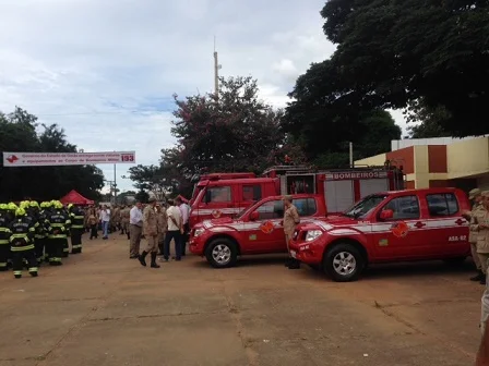 Marconi Perillo entrega novas viaturas ao Corpo de Bombeiros