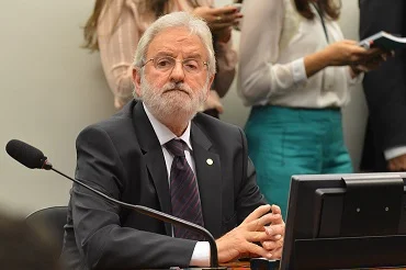 Deputado quer prioridade na convocação de ex-deputada do PMDB à CPI da Petrobras