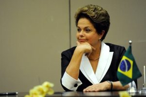 DILMA SORRINDO