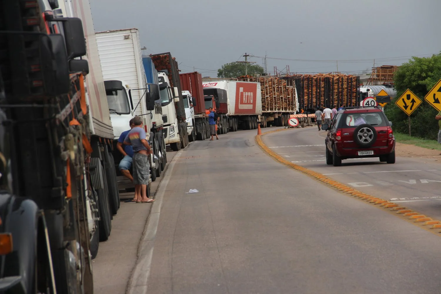 Caminhoneiros fazem protestos em rodovias de cinco Estados