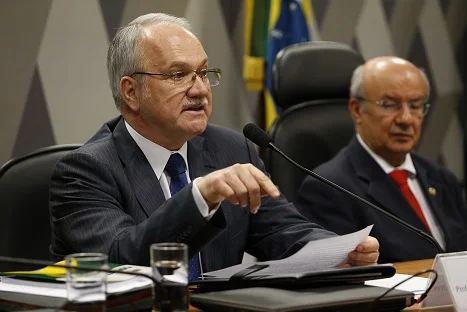 Ministros do Supremo comemoram aprovação de Fachin na CCJ