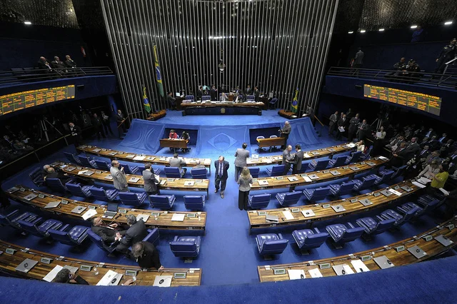 Líderes governistas do Senado elogiam nova regra previdenciária