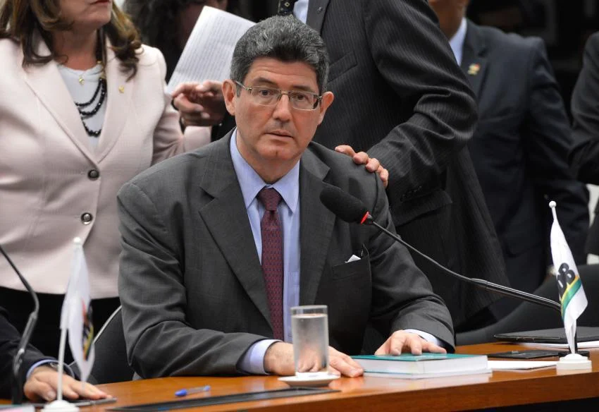 WD Joaquim Levy reuniao com bancada PMDB Camara Deputados 05192015001 850x584