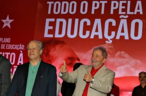 RS Lula encontro com educadores e Renato Janine 140820150004 850x559