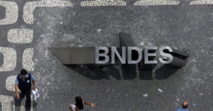 entrada principal do predio do bndes no rio de janeiro 1376686835730 956x500