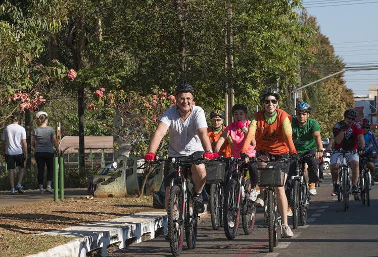 paulo garcia pedala ao inaugurar ciclofaixa 30 08 15