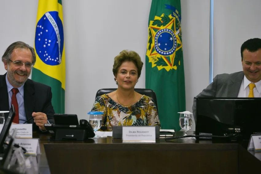 VC Dilma Rousseff e representantes de movimentos sociais por moradia 100920150002 850x566