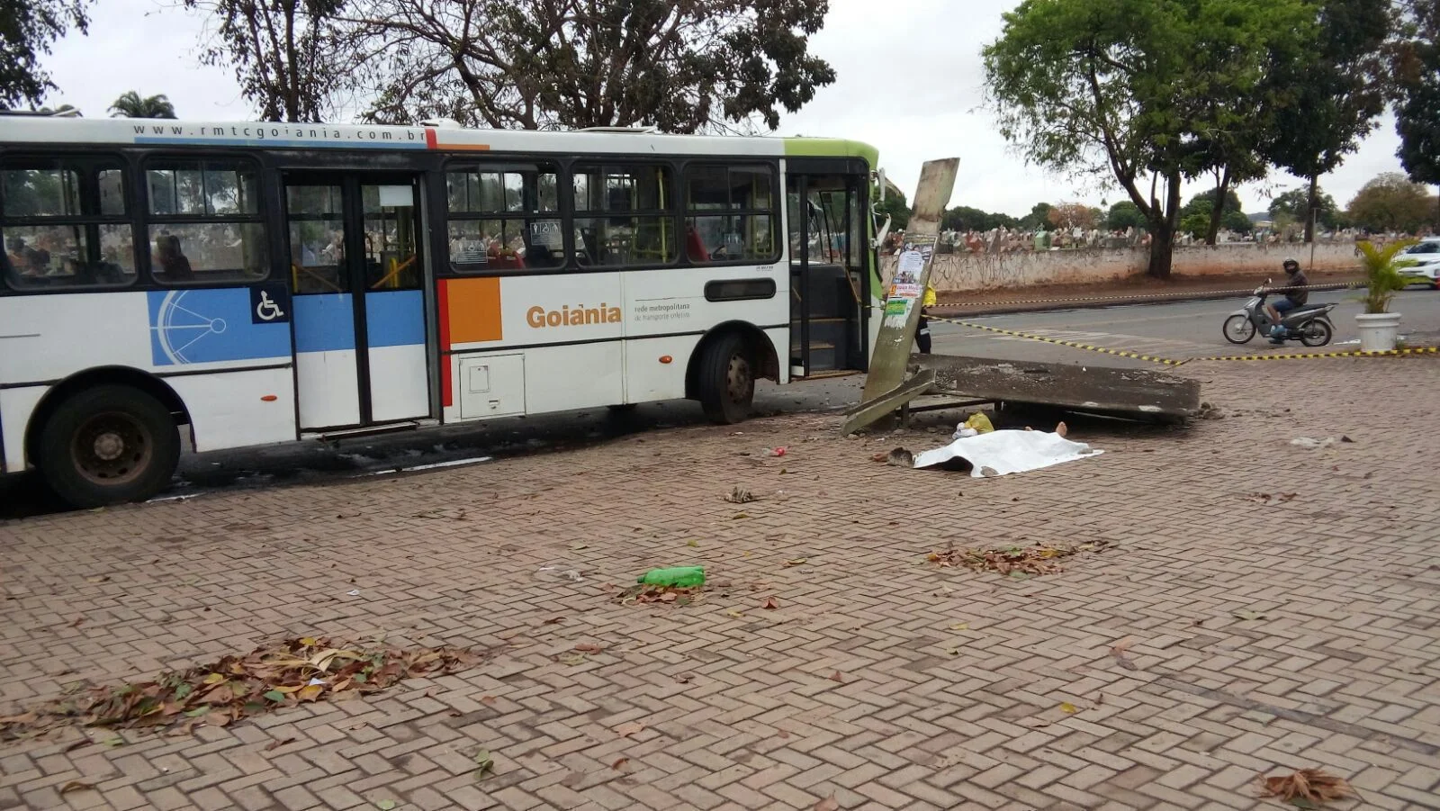 acidente ponto de onibus