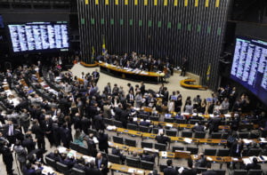 Sessão do Congresso entrou na madrugada de hoje (23)