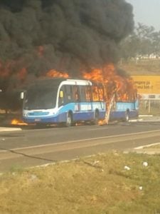 onibus incendiado