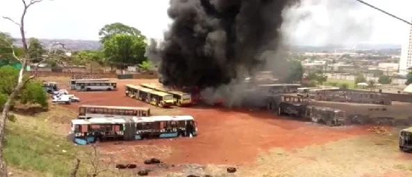 INCENDIO ONIBUS PATIO METROBUS