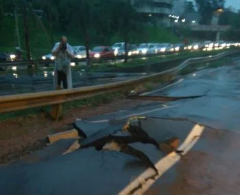 asfalto destruido marginal botafogo