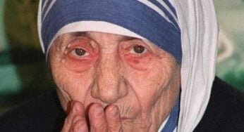 Papa aprova canonização de madre Teresa de Calcutá