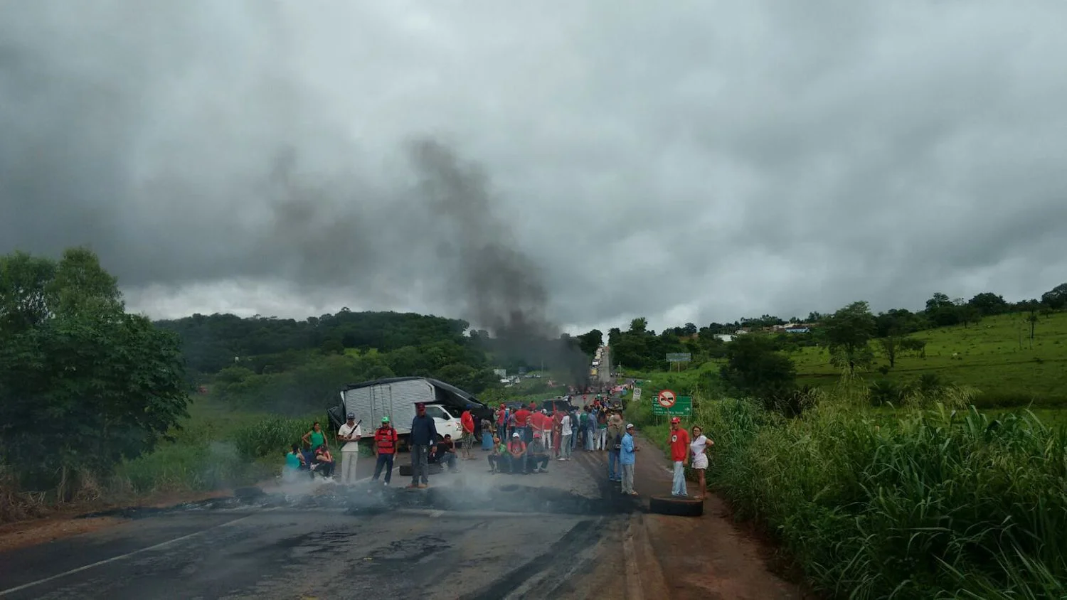 mst bloqueia rodovia