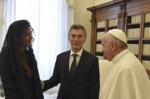 CR Mauricio Macri recebido pelo Papa Francisco no Vaticano 001 850x561