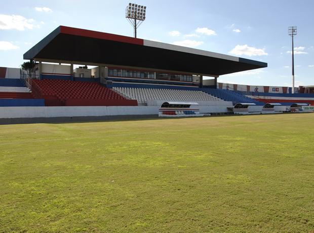 Lateral acredita que mudanças podem ajudar o Vila no Goianão