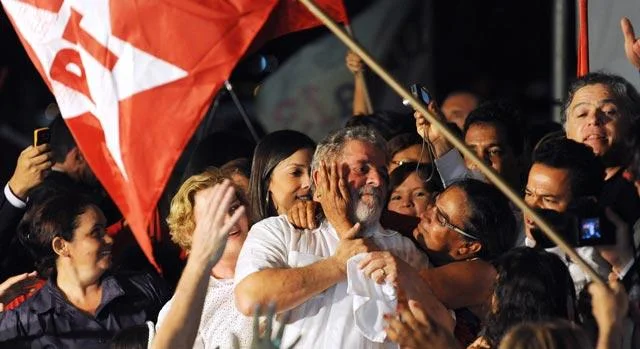 LULA E ELEITORES EBC