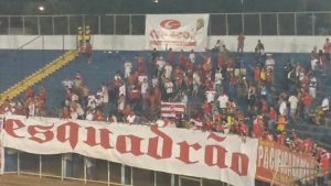 foto torcida vila 30