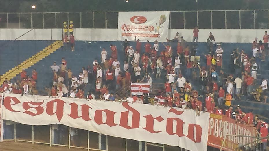 foto torcida vila 30