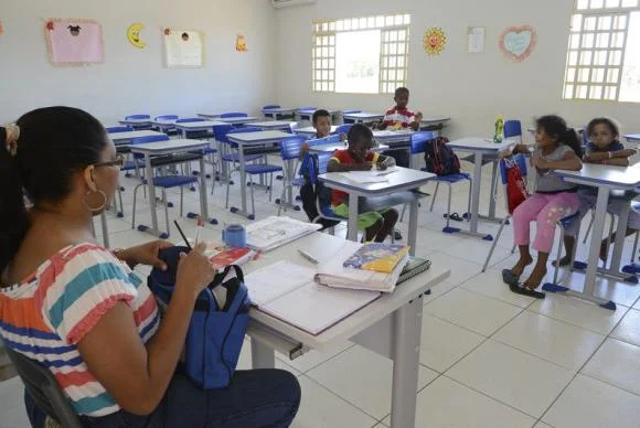 professor em sala de aula