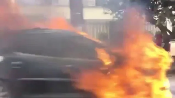 CARRO PEGA FOGO IMAGEM MAIS GOIAS