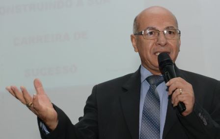 Professor Alcides Ribeiro