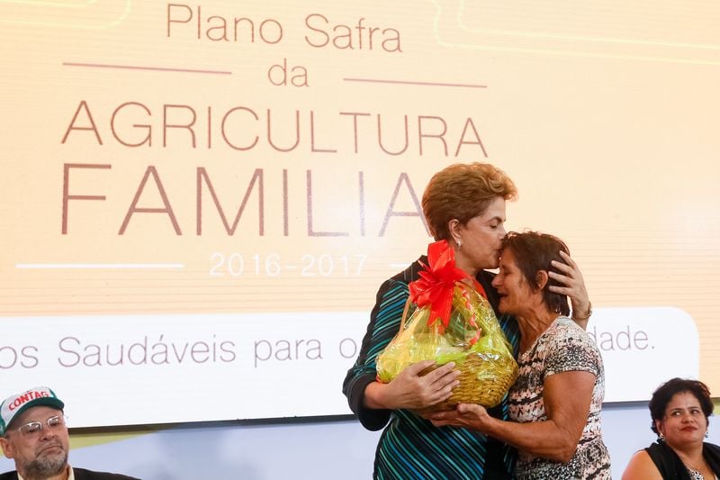 Dilma diz que não renuncia e que a vítima do golpe “vai continuar visível”