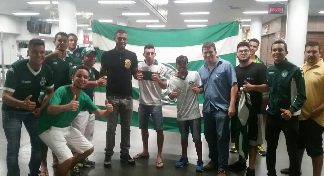 Na chegada a Goiânia, Léo Lima diz estar pronto para a abertura do Brasileiro