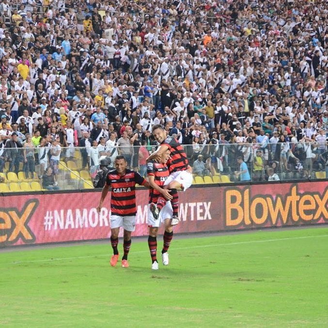 foto gol comemora