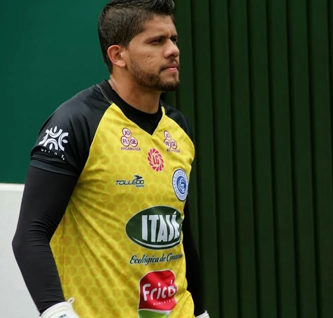 foto goleiro goianesia