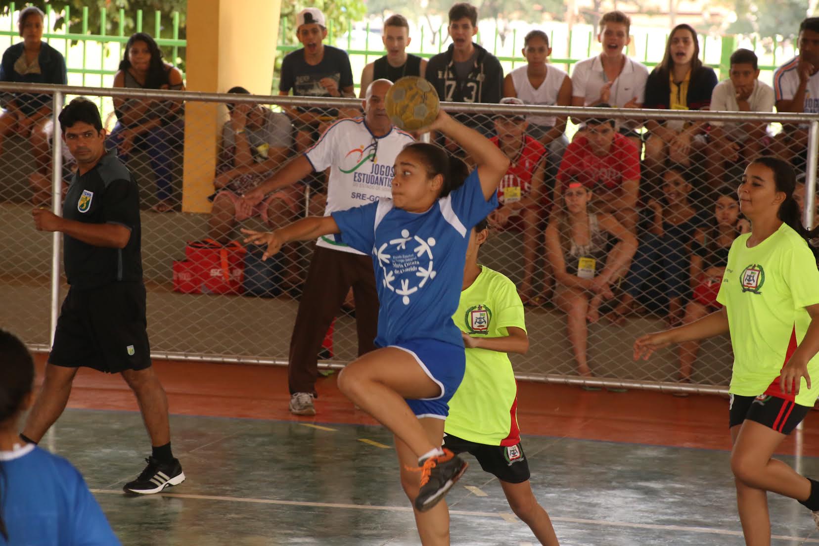 foto menina handeball