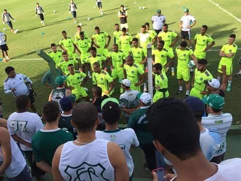 foto torcida pressao