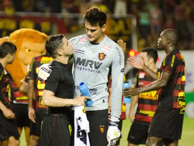 foto goleiro saulo