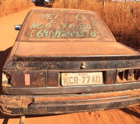 Carro usado na fuga após assassinato idosos em Pires do Rio Goiás