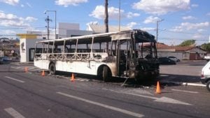 onibus adib elias incendiado