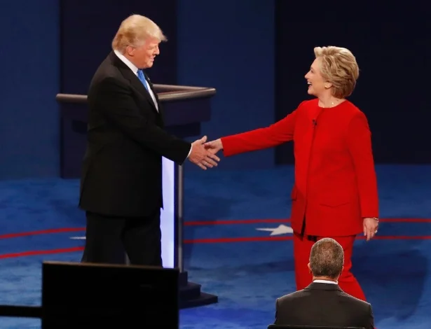 donald trump e hillary clinton se cumprimentam no inicio do primeiro debate presidencial nos eua 1474938703987 615x470