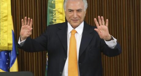 Governo não é “idiota” de restringir direitos de trabalhadores, diz Temer