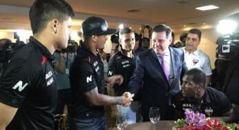 Marconi recebe o elenco e dirigentes do Atlético no Palácio das Esmeraldas