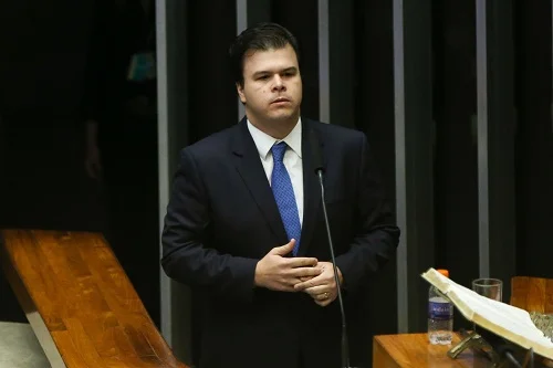 ministro de minas e energia fernando coelho filho