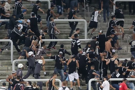 confusao torcedores do corinthians presos