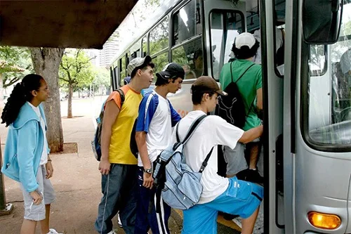 estudantes onibus