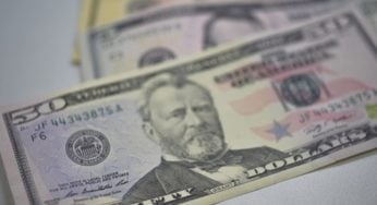 Dólar volta para R$ 3,17 com alívio por definição de data para revisão da meta