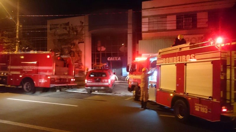 incendio na caixa da avenida goias foto Alexandre Alves Diario de goias