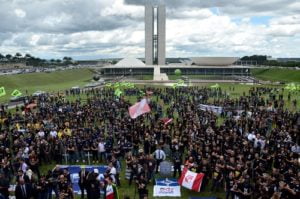 policiais protestam em bsb contra previdencia foto renato costa framephoto folhapress