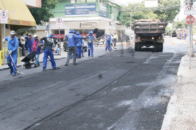 Falta de certidão atrasa troca do asfalto nas principais vias de Goiânia